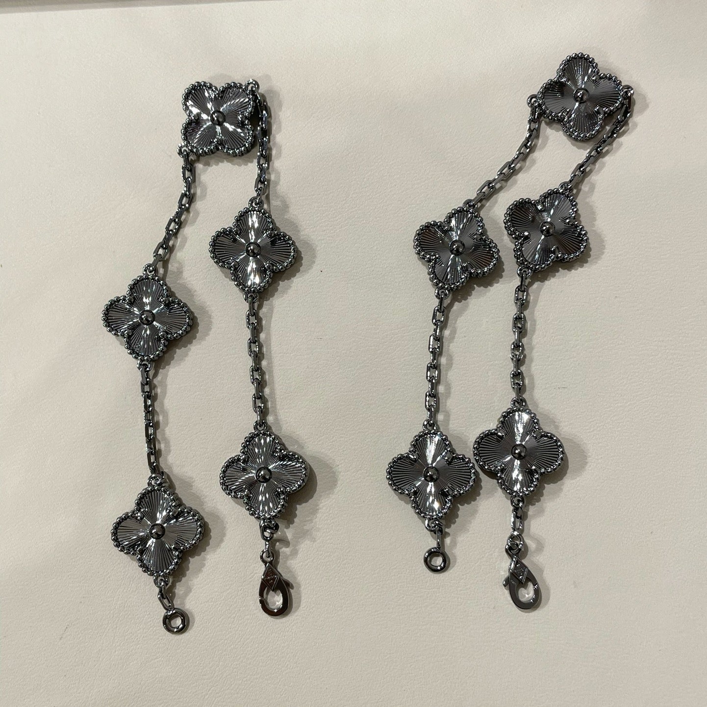 [Lucky Star]CLOVER 5 MOTIF BLACK BRACELET