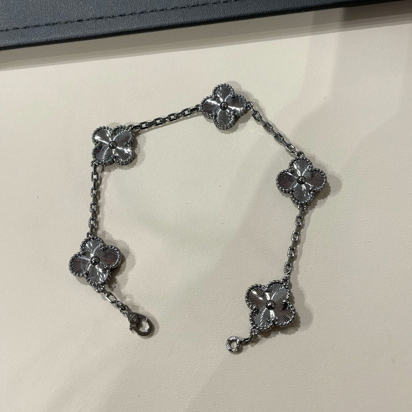 [Lucky Star]CLOVER 5 MOTIF BLACK BRACELET