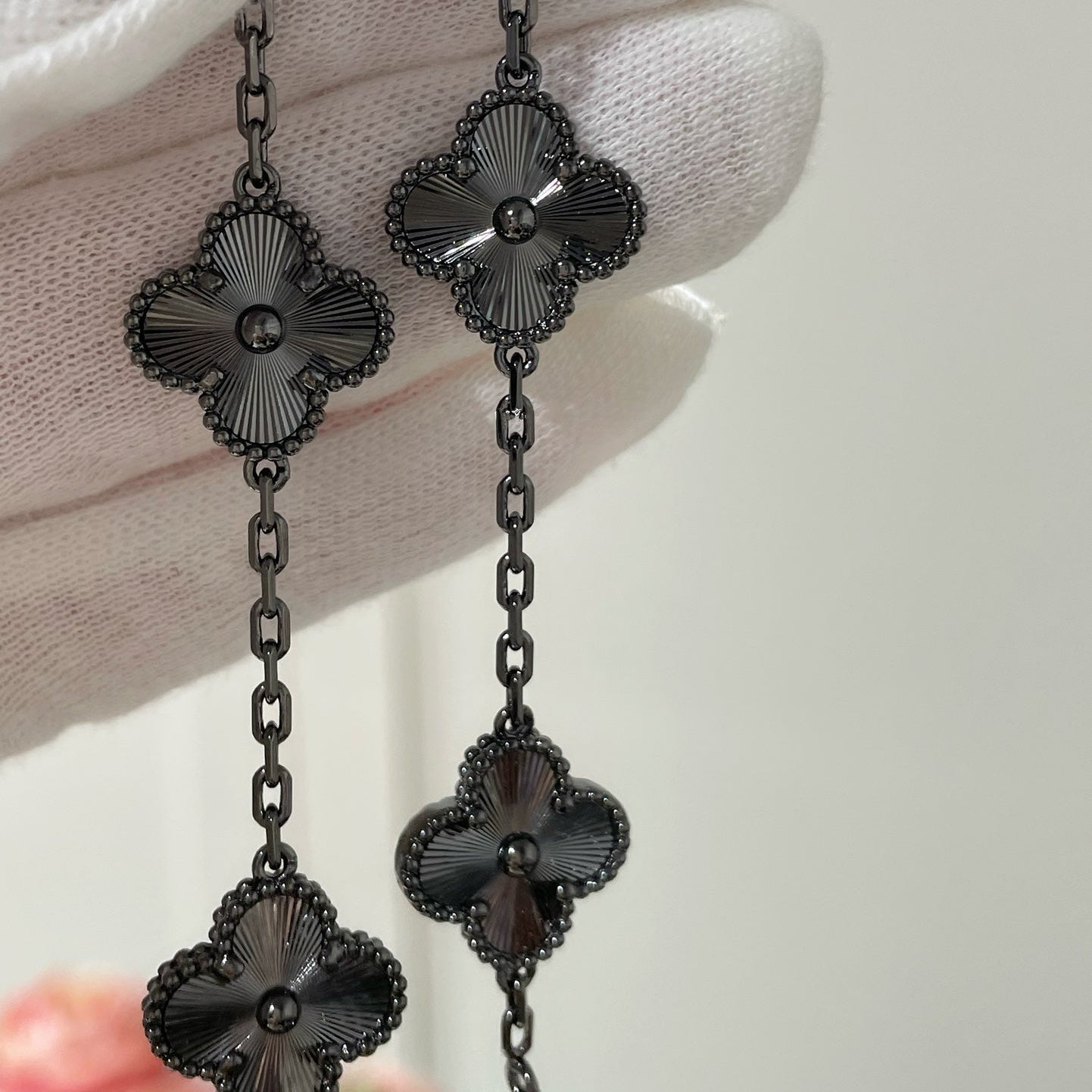 [Lucky Star]CLOVER 5 MOTIF BLACK BRACELET