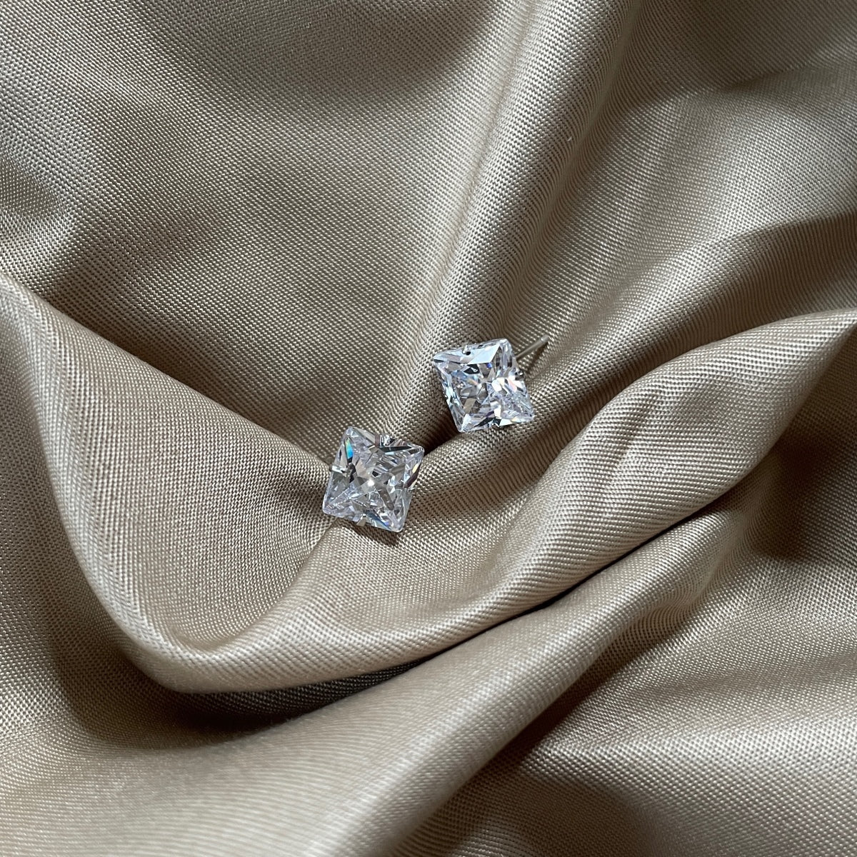 [Lucky Star]Stylish Shiny Square Center Stone Stud Earrings