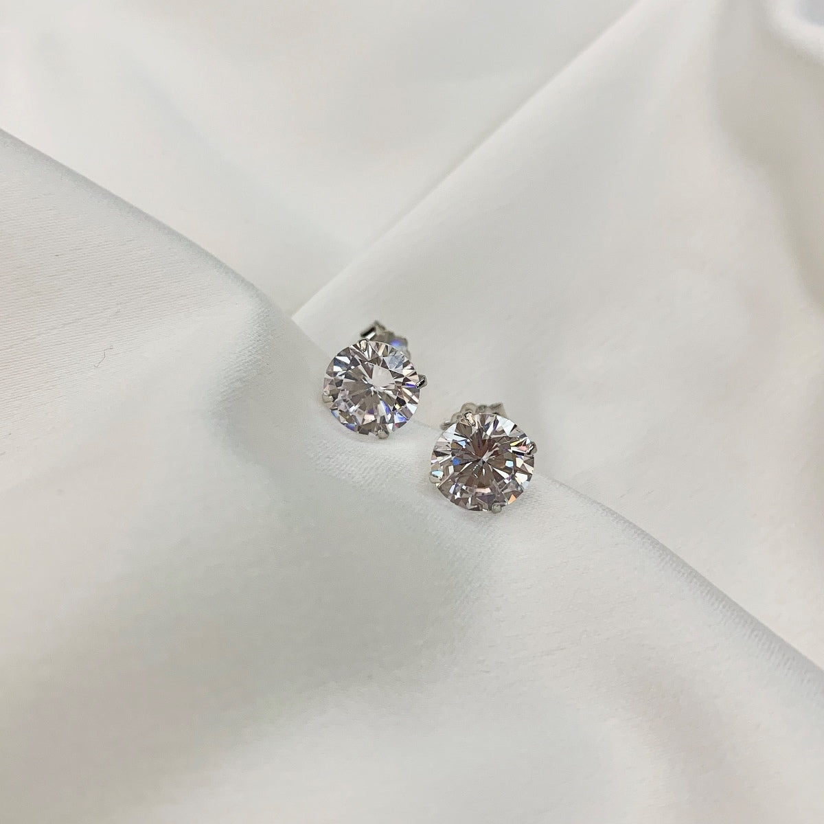 [Lucky Star]Stylish Shiny Round Center Stone Stud Earrings