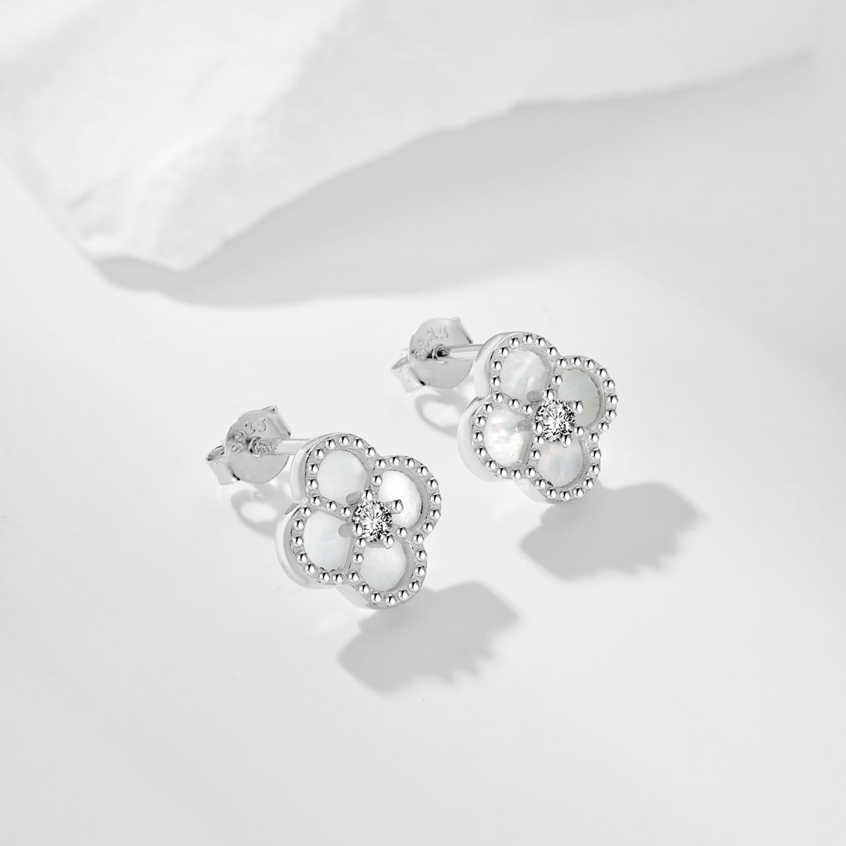 [Lucky Star]Four-Leaf Clover Flower Shape Exquisite Earrings