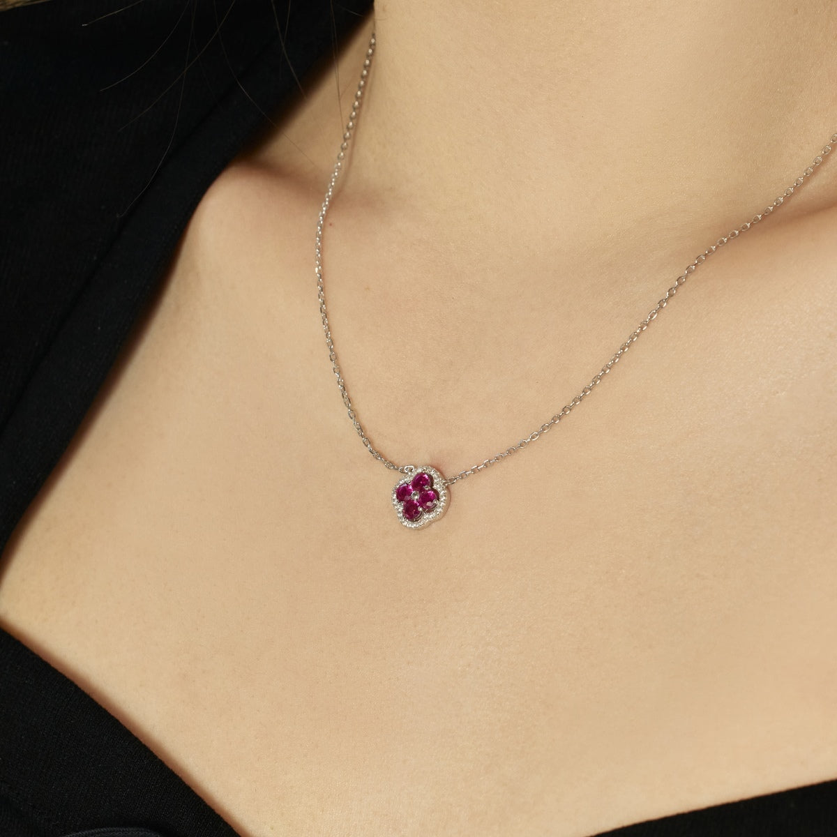 [Lucky Star]Exquisite Necklace With Four-Leaf Clover Flower Design