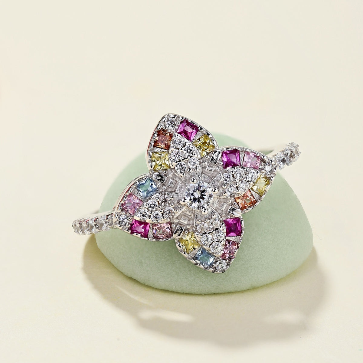 [Lucky Star]Luxurious Colorful Flower Shape Banquet Ring
