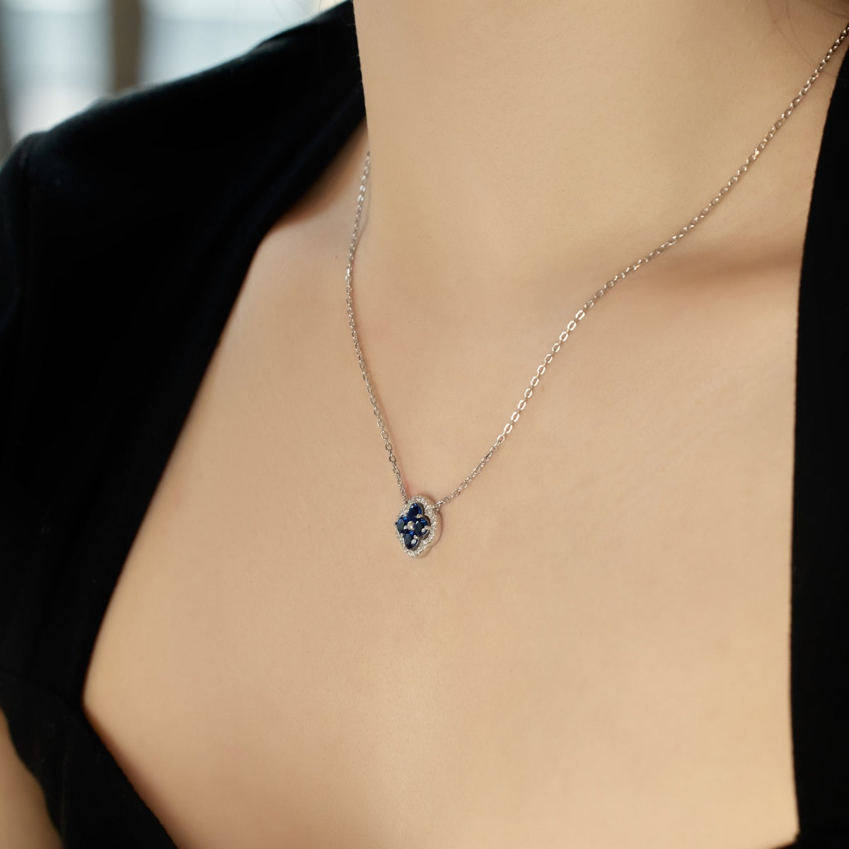 [Lucky Star]Exquisite Necklace With Four-Leaf Clover Flower Design