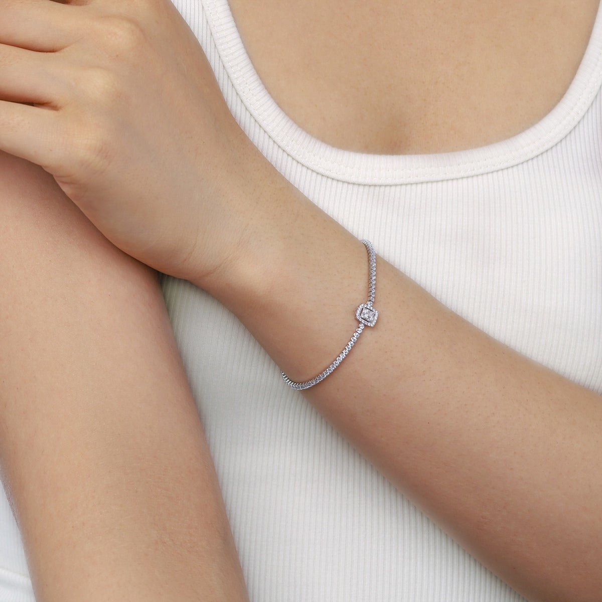 [Lucky Star]Luxurious Dazzling Square Shape Banquet Bracelet
