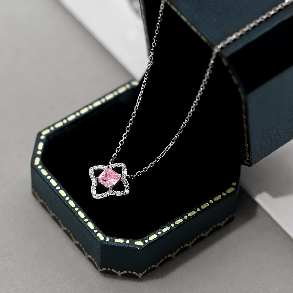 [Lucky Star]Exquisite Flower Shape Princess Cut Necklace