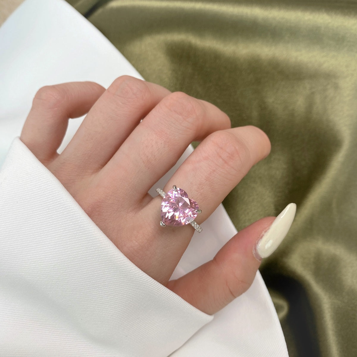 [Lucky Star]6.0 Carat Luxurious Sparkling Romantic Heart Cut Lover Ring