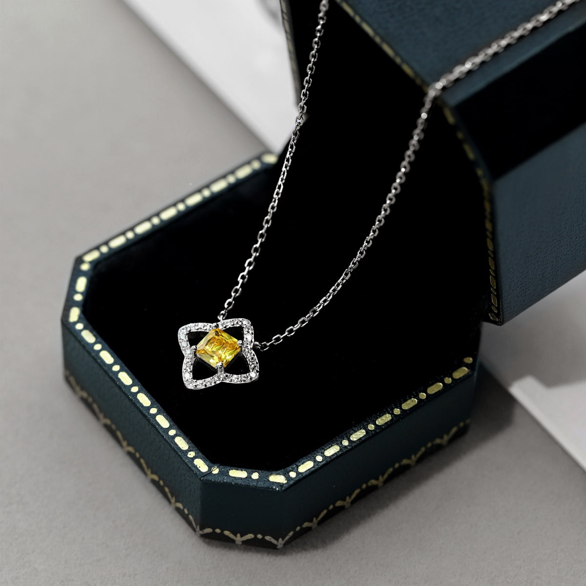 [Lucky Star]Exquisite Flower Shape Princess Cut Necklace