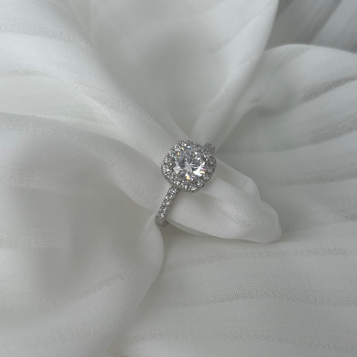 [Lucky Star]Dazzling Resplendent Round Cut Wedding Ring