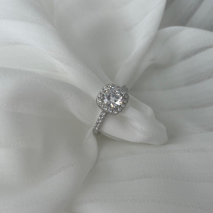 [Lucky Star]Dazzling Resplendent Round Cut Wedding Ring