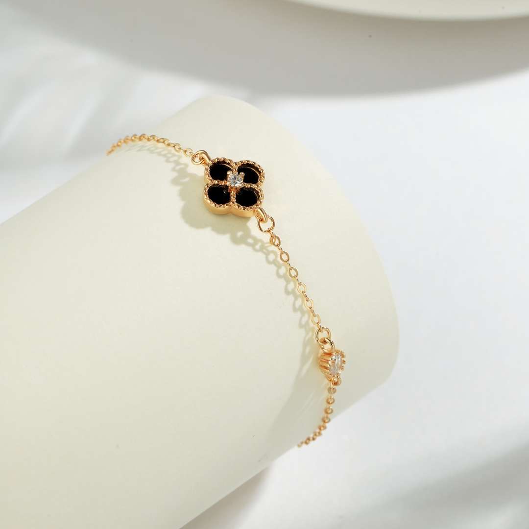 [Lucky Star]Delicate Four Leaf Clover Bracelet