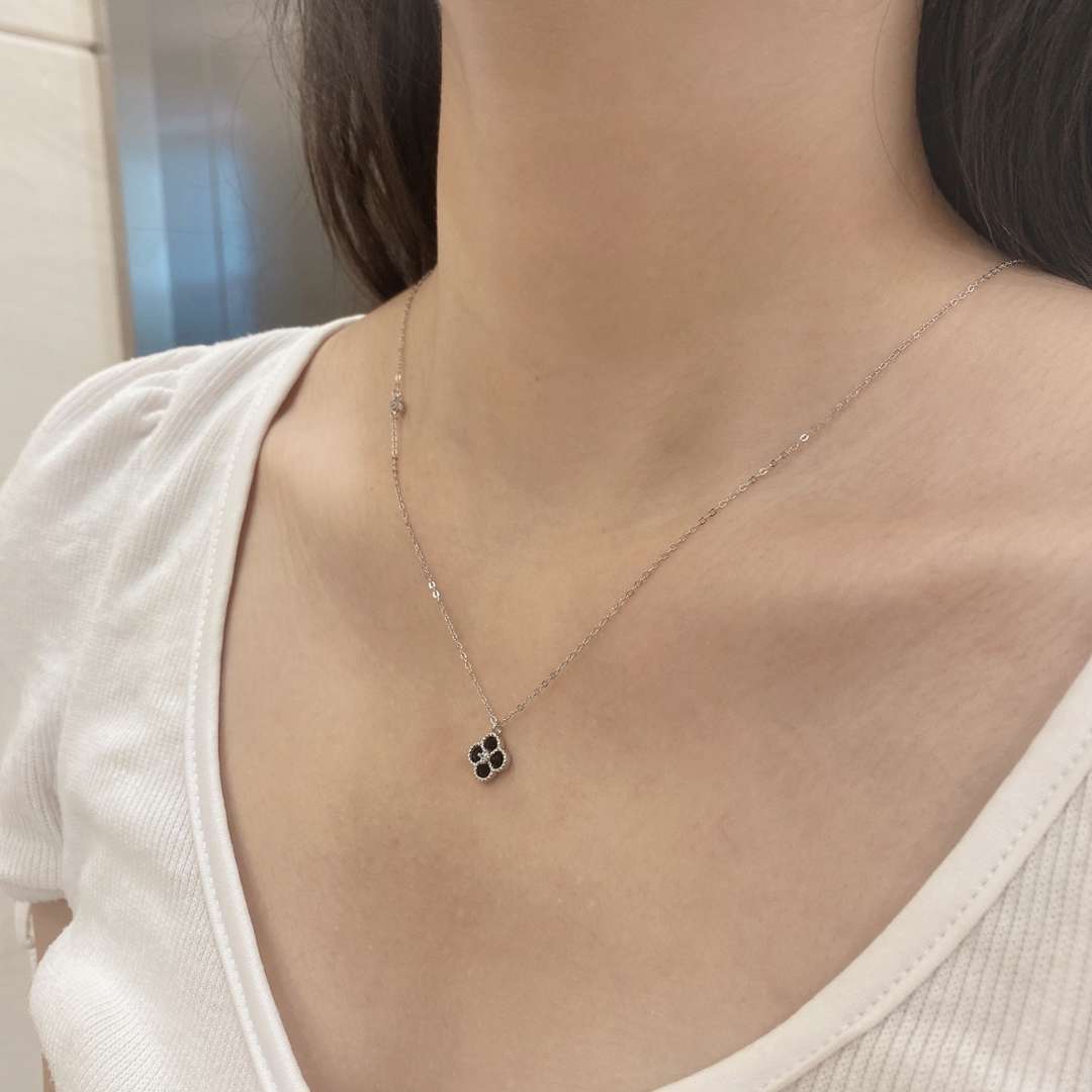 [Lucky Star]Delicate Flower Shape Necklace