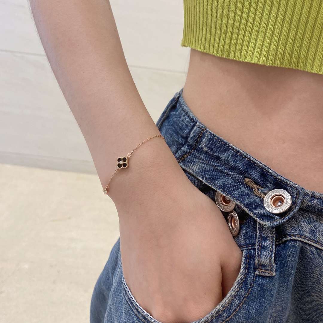[Lucky Star]Delicate Four Leaf Clover Bracelet