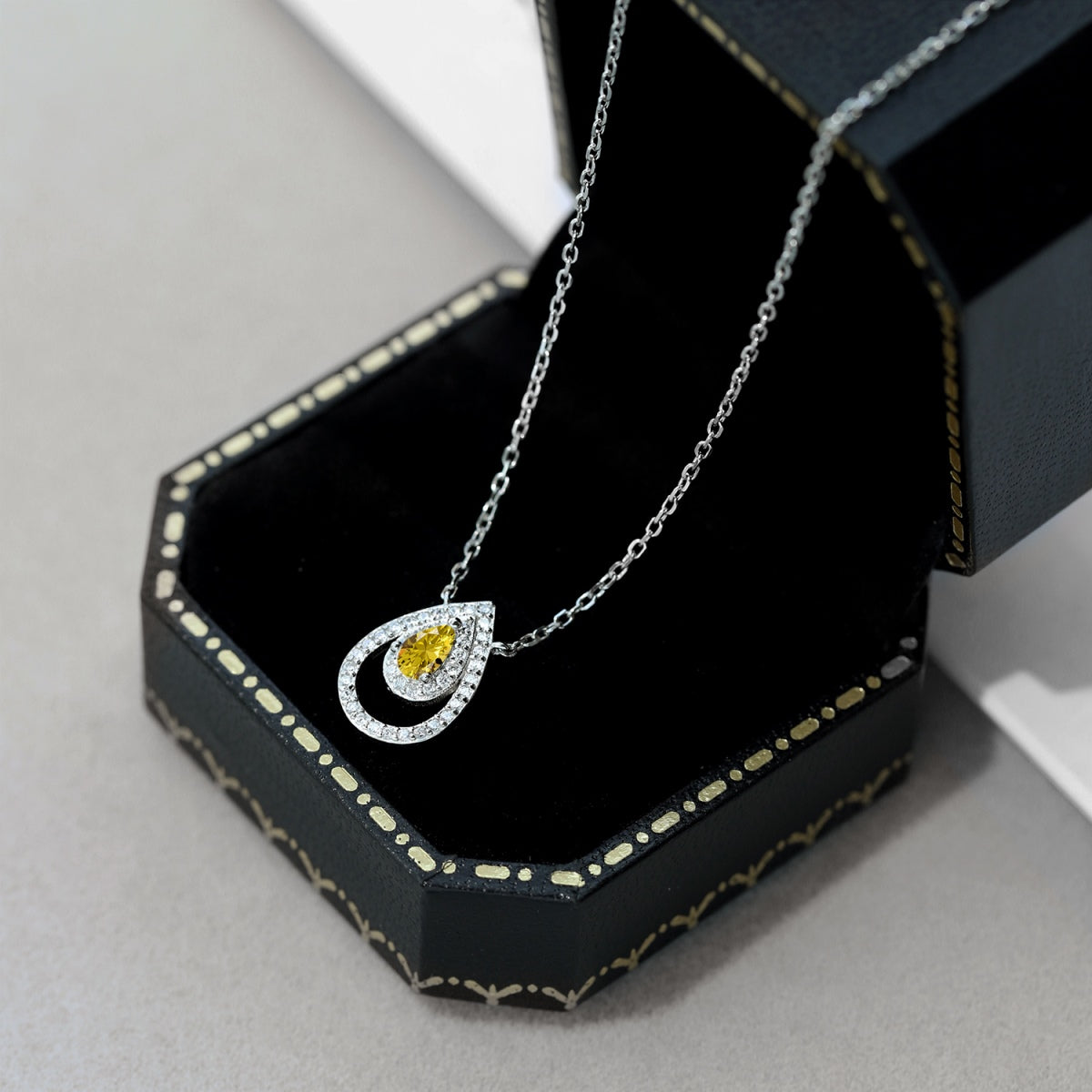 [Lucky Star]Sparkling Pear Cut Necklace