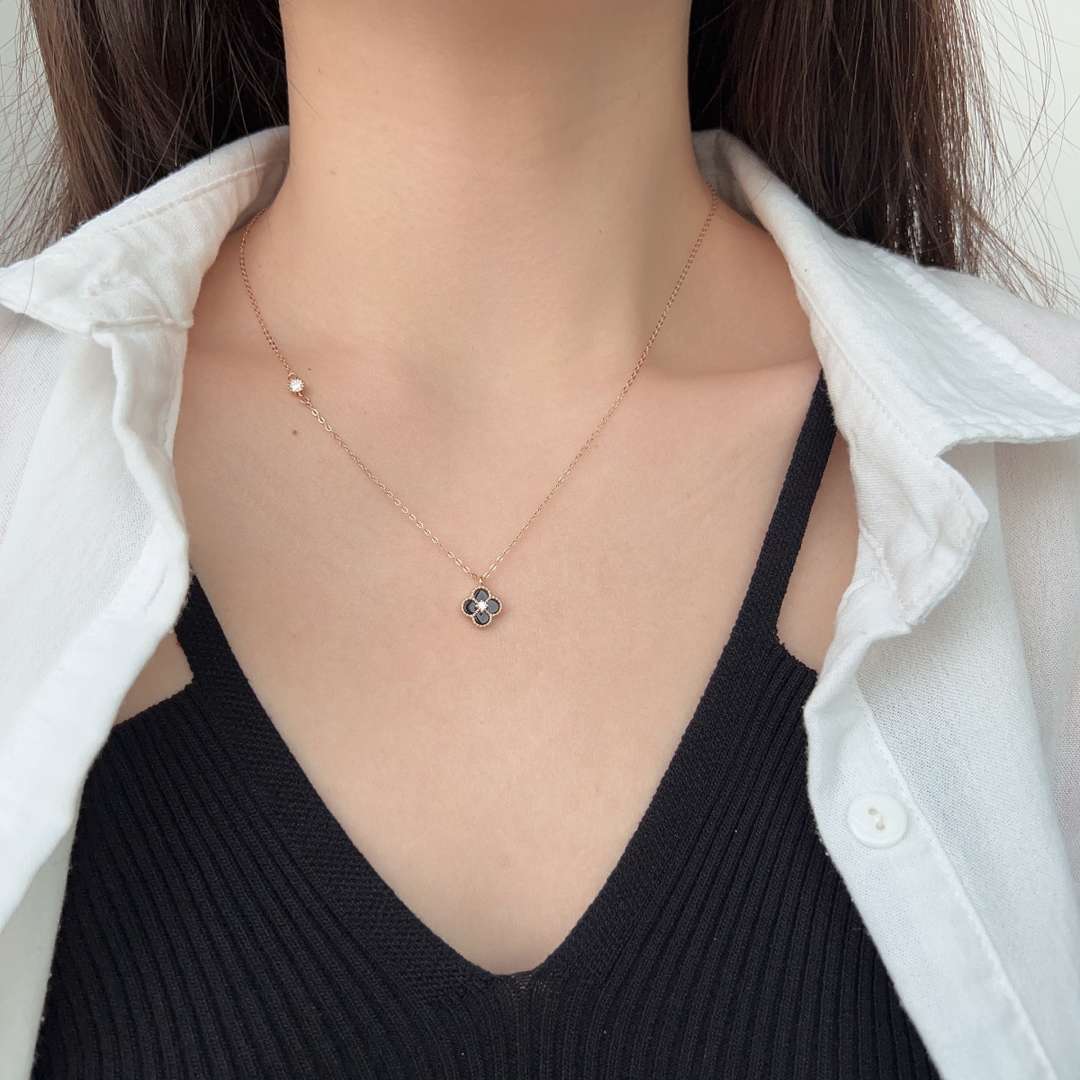 [Lucky Star]Delicate Flower Shape Necklace