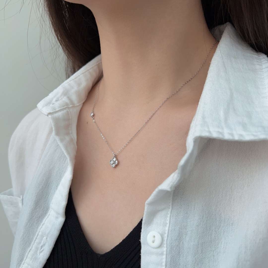[Lucky Star]Delicate Flower Shape Necklace