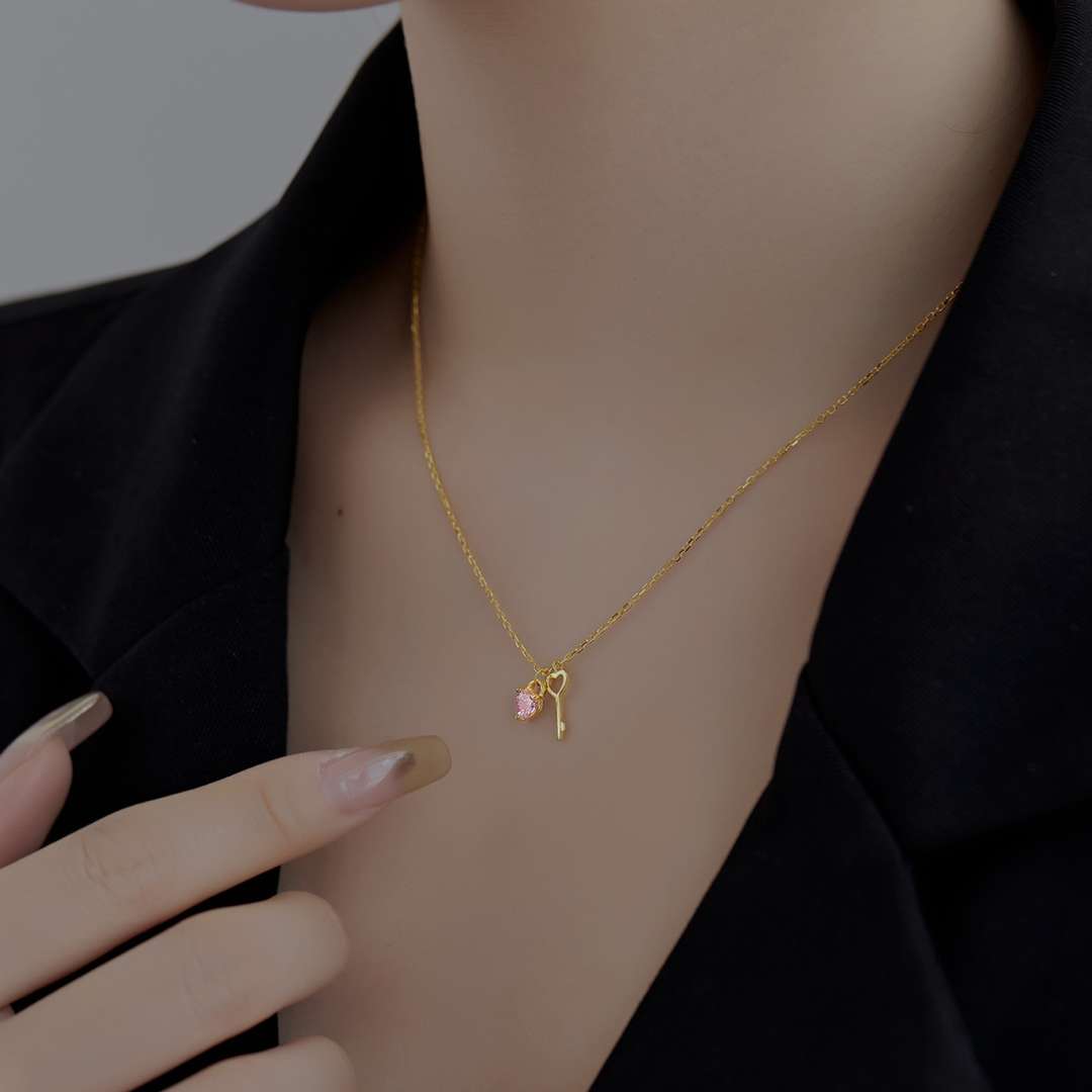 [Lucky Star]Unique Heart Shape Key Pendent Necklace