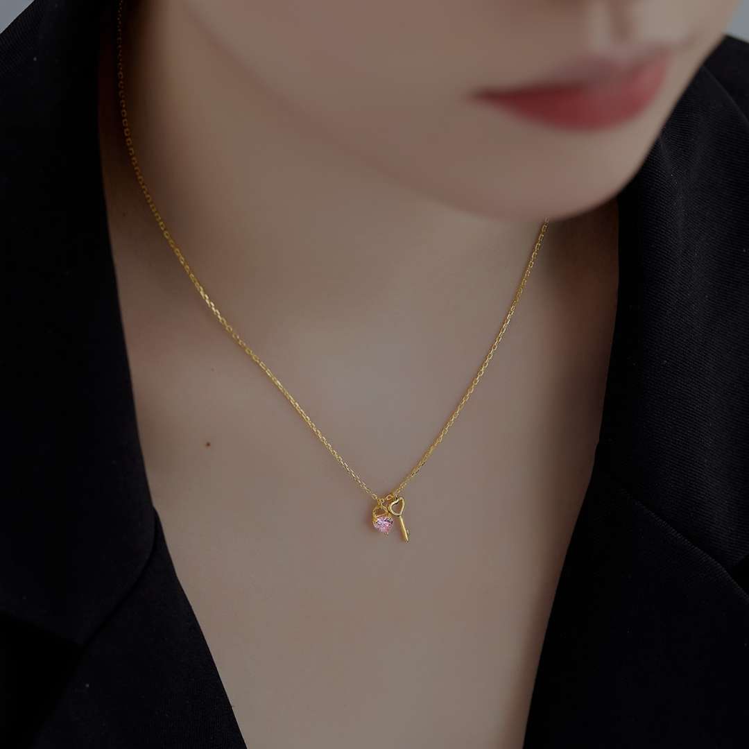 [Lucky Star]Unique Heart Shape Key Pendent Necklace