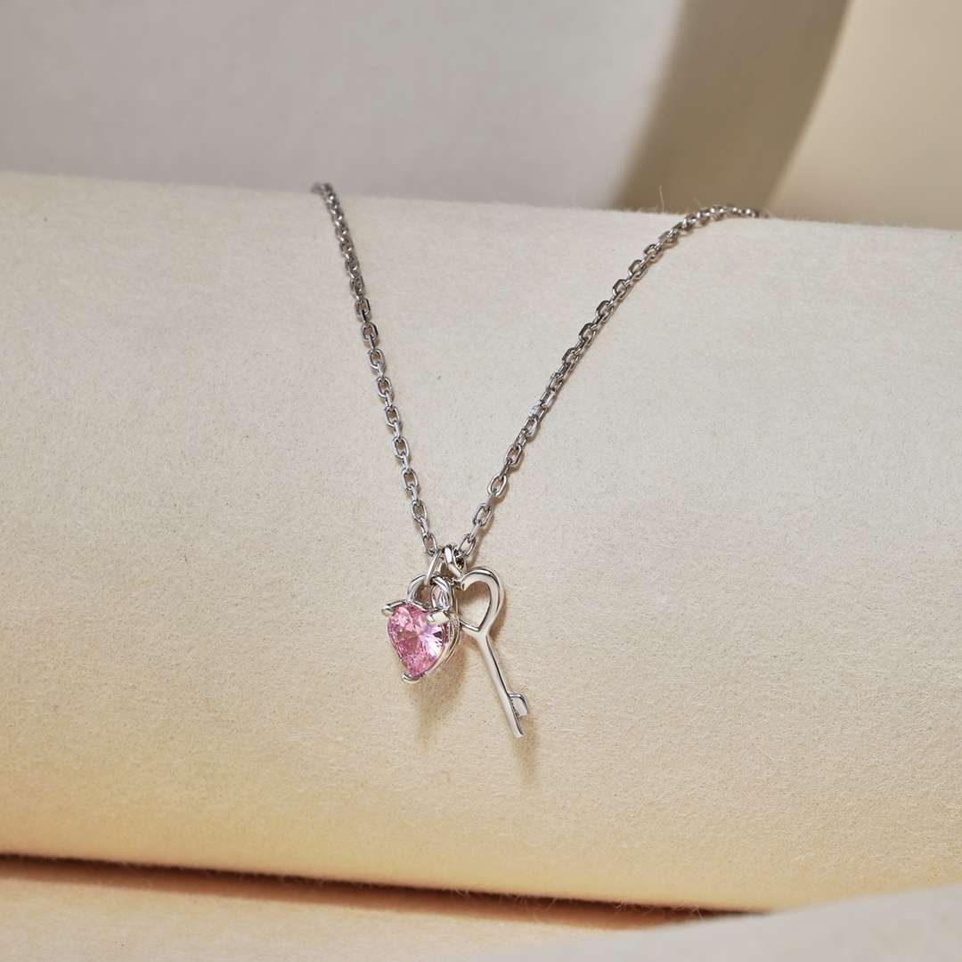 [Lucky Star]Unique Heart Shape Key Pendent Necklace