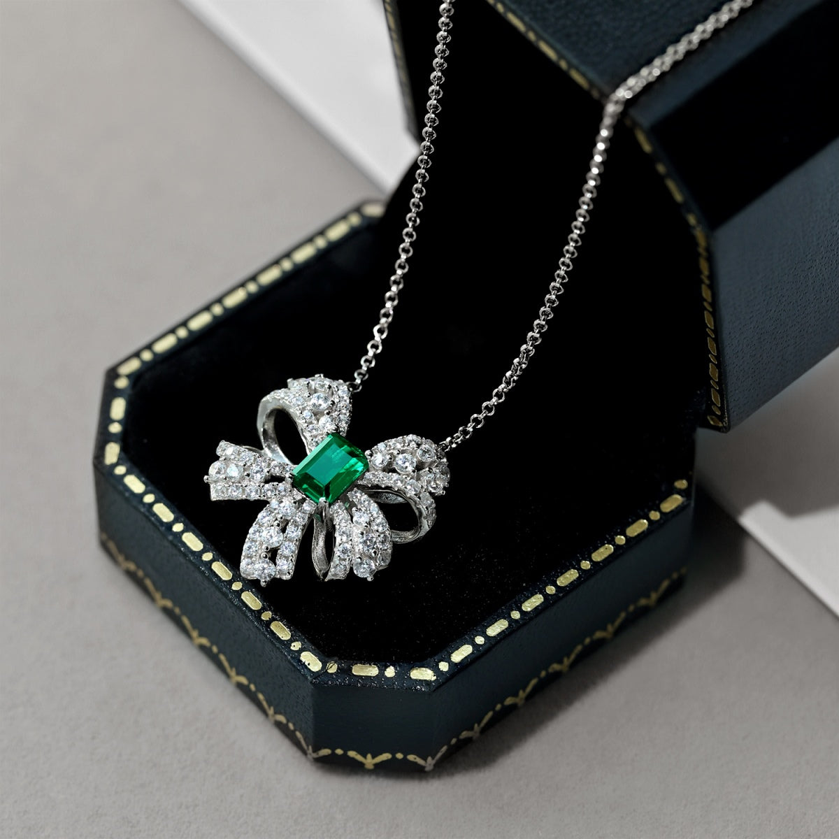 [Lucky Star]Luxurious Flower Shape Emerald Cut Necklace