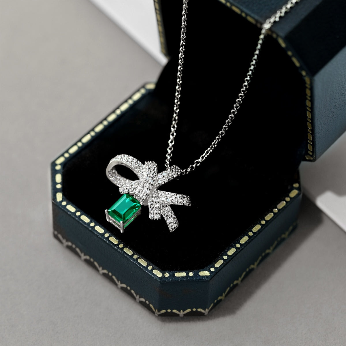 [Lucky Star]Luxurious Flower Shape Emerald Cut Necklace