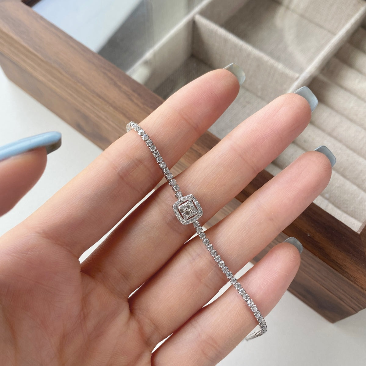 [Lucky Star]Luxurious Dazzling Square Shape Banquet Bracelet