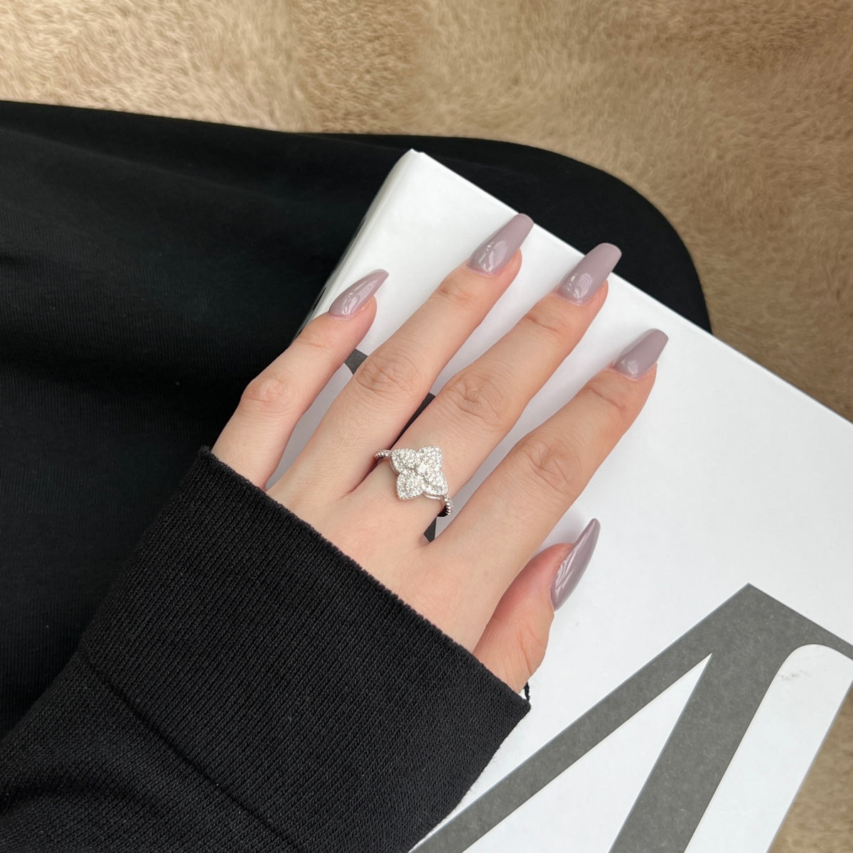 [Lucky Star]Luxurious Colorful Flower Shape Banquet Ring