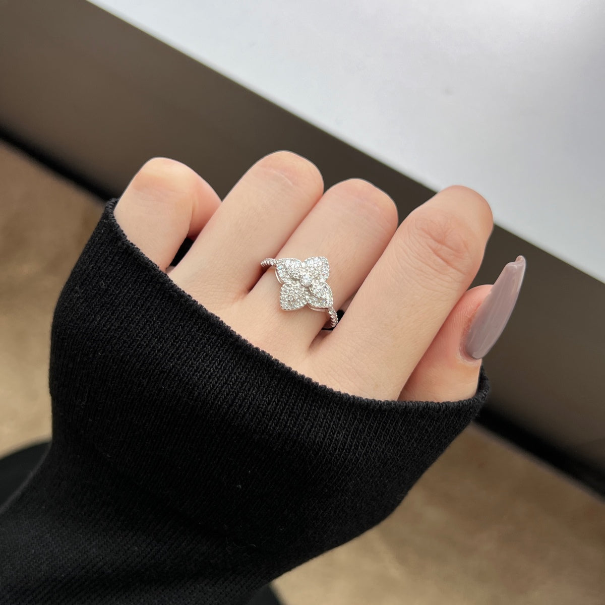 [Lucky Star]Luxurious Colorful Flower Shape Banquet Ring
