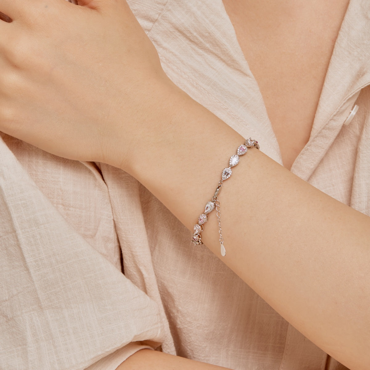 [Lucky Star]0.25 Carat Radiant Water Drop Shape Daily Bracelet