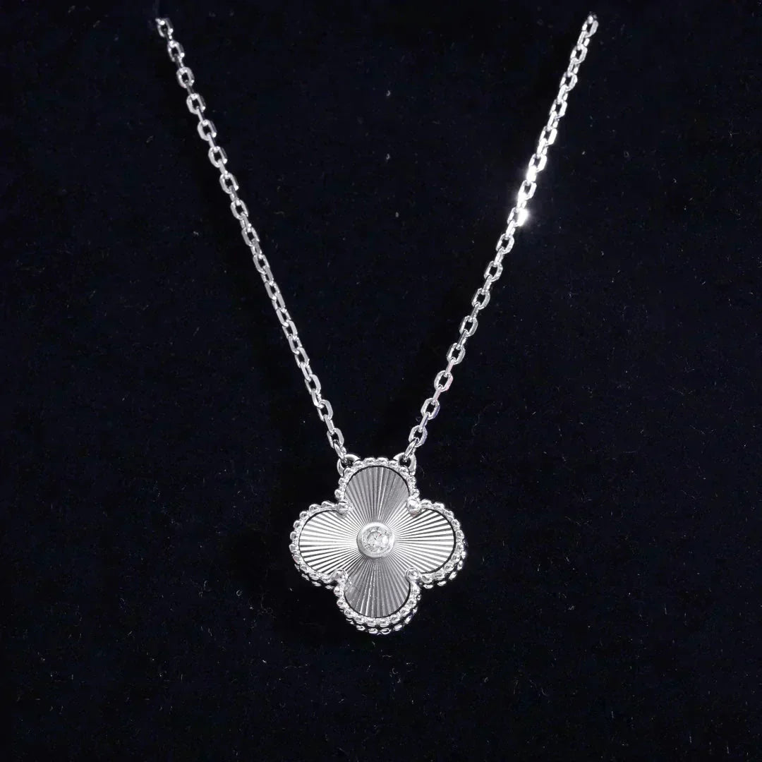 [Lucky Star]CLOVER  15MM DIAMOND LASER NECKLACE SILVER