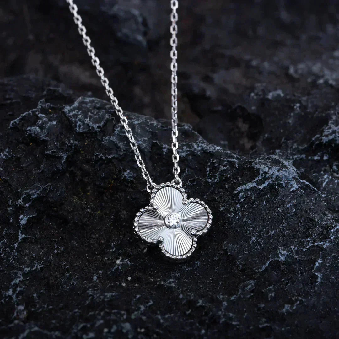 [Lucky Star]CLOVER  15MM DIAMOND LASER NECKLACE SILVER