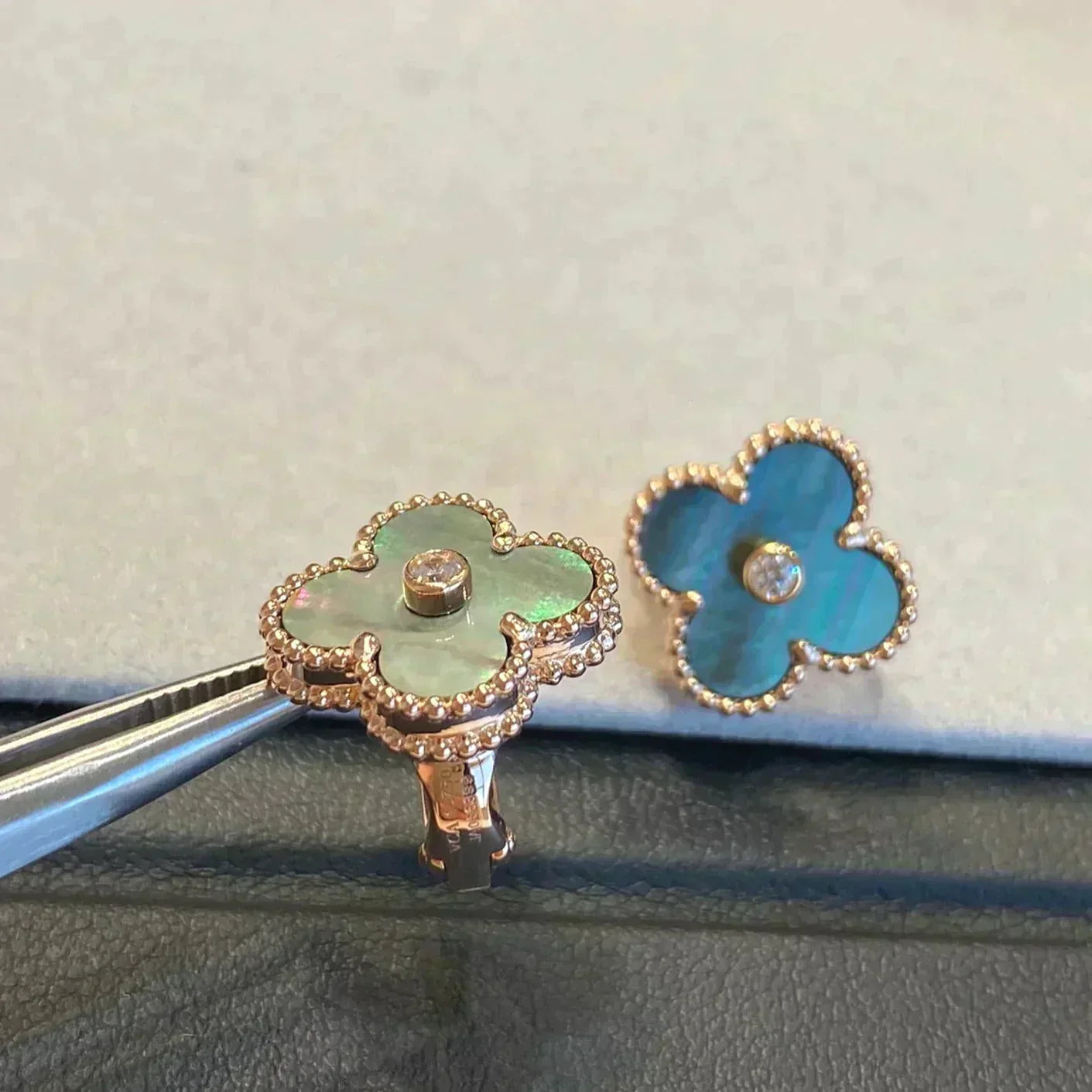 [Lucky Star]CLOVER MEDIUM 1 MOTIFS GRAY MOP  DIAMOND EARRINGS
