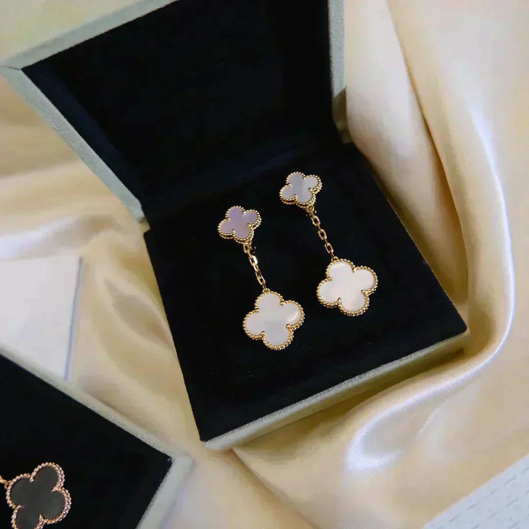 [Lucky Star]CLOVER 2 MOTIF WHITE MOP EARRINGS