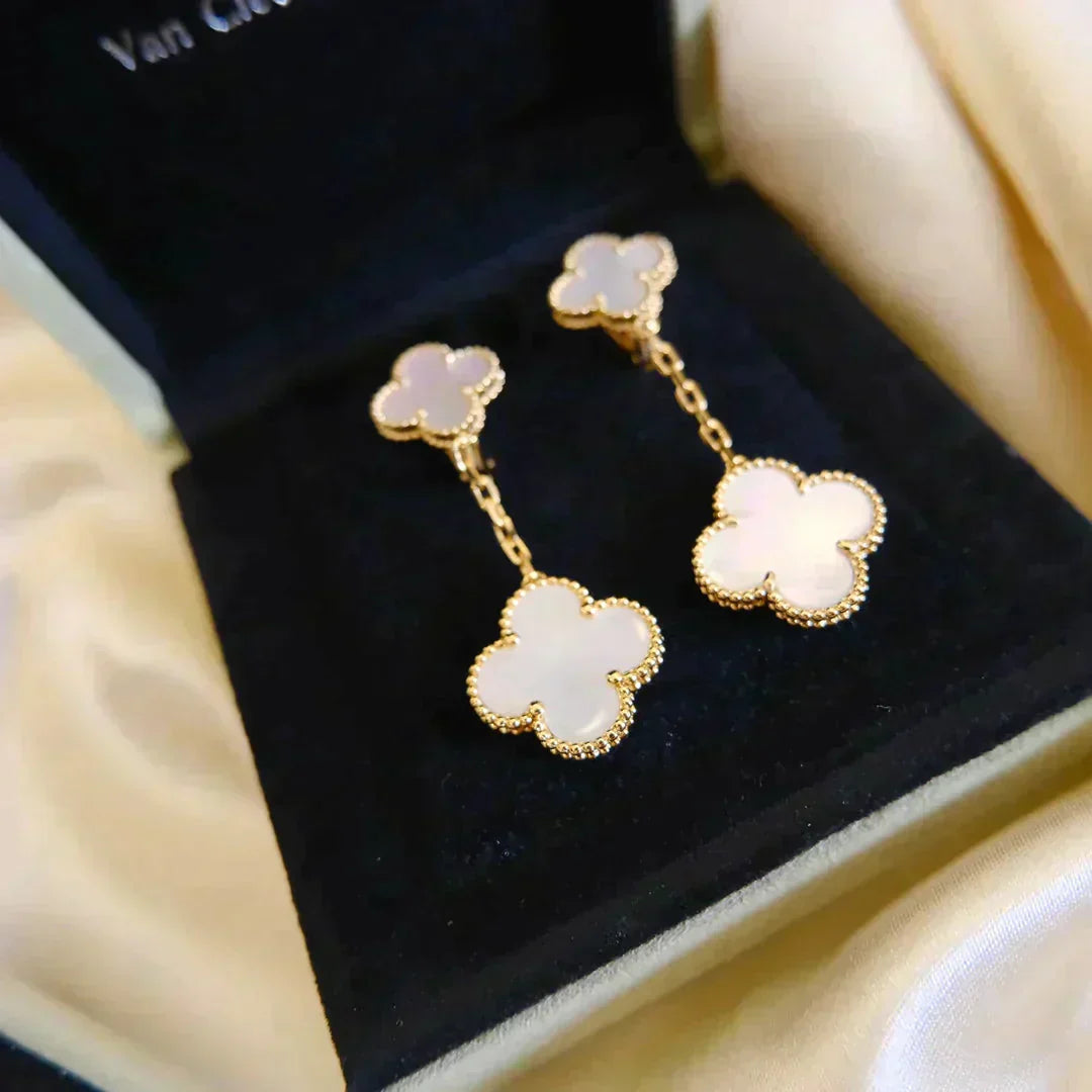 [Lucky Star]CLOVER 2 MOTIF WHITE MOP EARRINGS