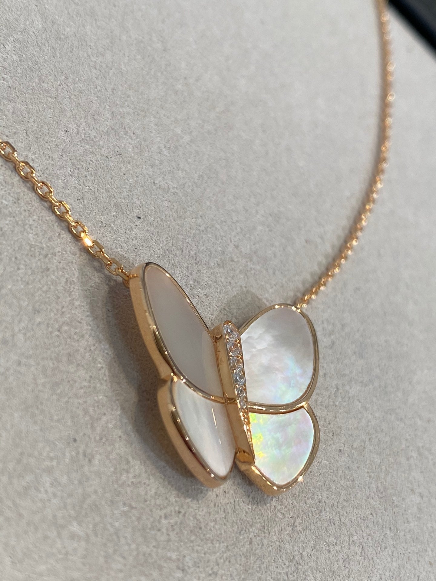 [Lucky Star]BUTTERFLY GOLD MOP DIAMOND NECKLACE