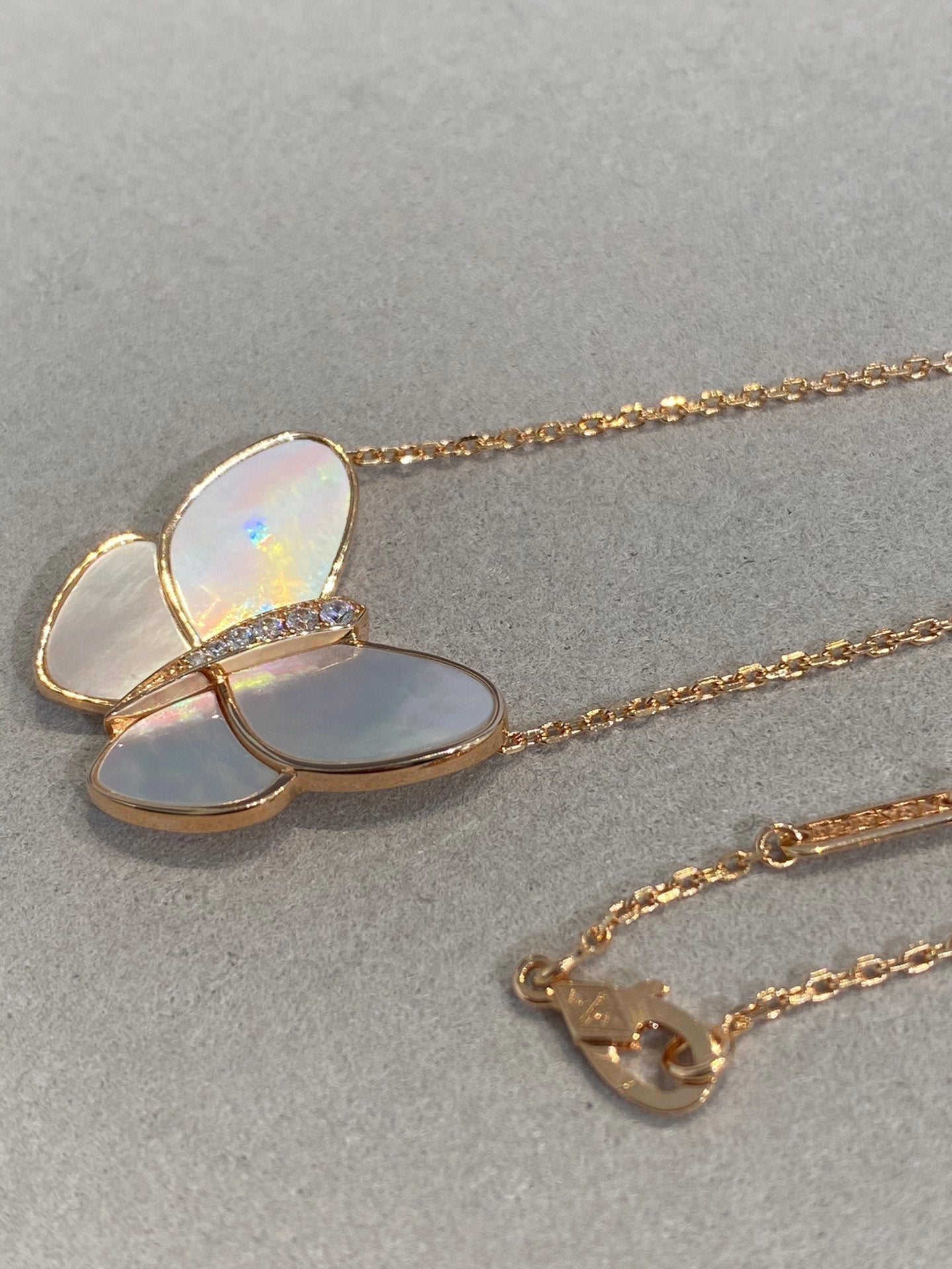 [Lucky Star]BUTTERFLY GOLD MOP DIAMOND NECKLACE