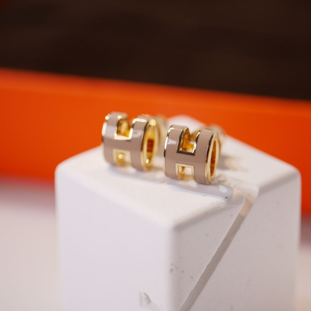 [Lucky Star]MINI POP H GOLD EARRINGS GREY