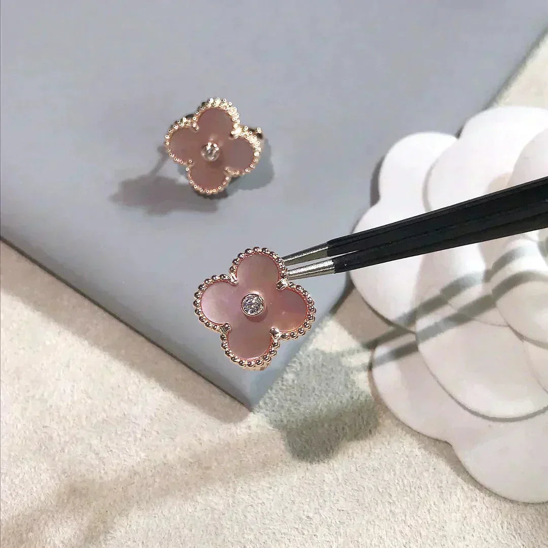 [Lucky Star]CLOVER MEDIUM 1 MOTIFS  PINK MOP DIAMOND EARRINGS