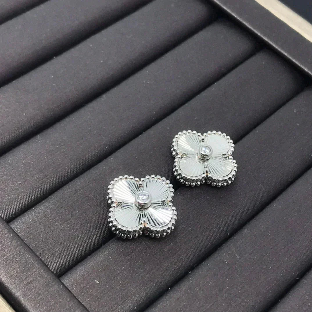 [Lucky Star]CLOVER MINI 9.5MM LASER EARRINGS
