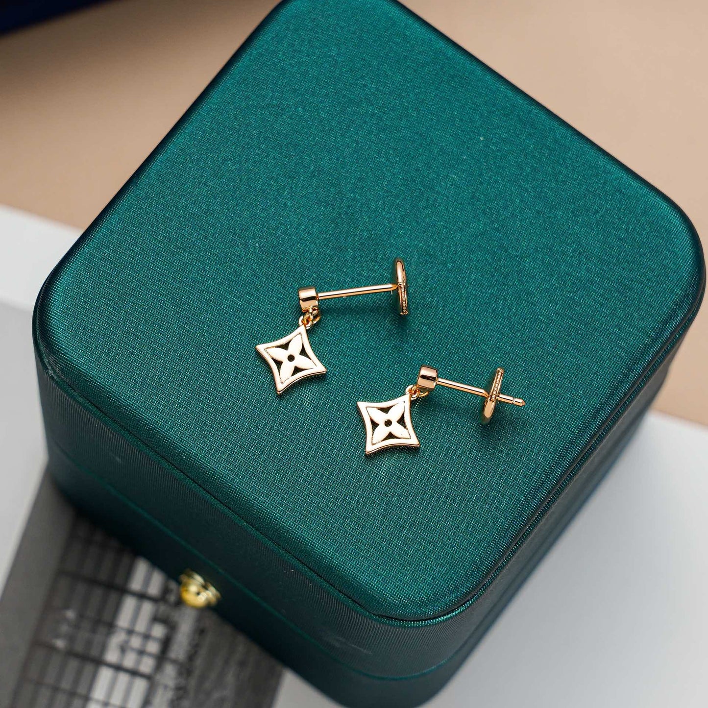 [Lucky Star]STAR EARRINGS GOLD