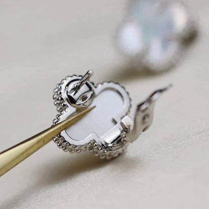 [Lucky Star]CLOVER MEDIUM 1 MOTIFS  WHITE MOP EARRINGS SILVER