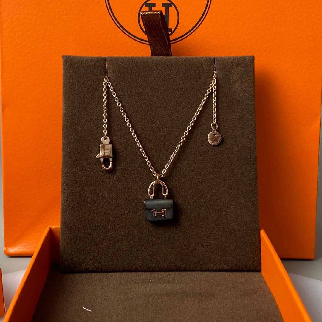 [Lucky Star]CONSTANCE BLACK PEDANT PINK GOLD NECKLACE