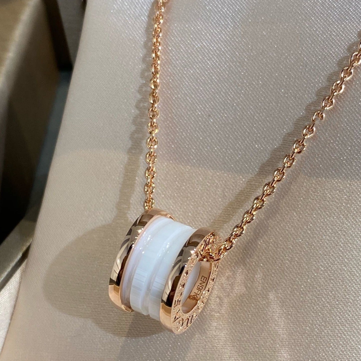 [Lucky Star]ZERO 1 WHITE CERAMIC PINK GOLD NECKLACE