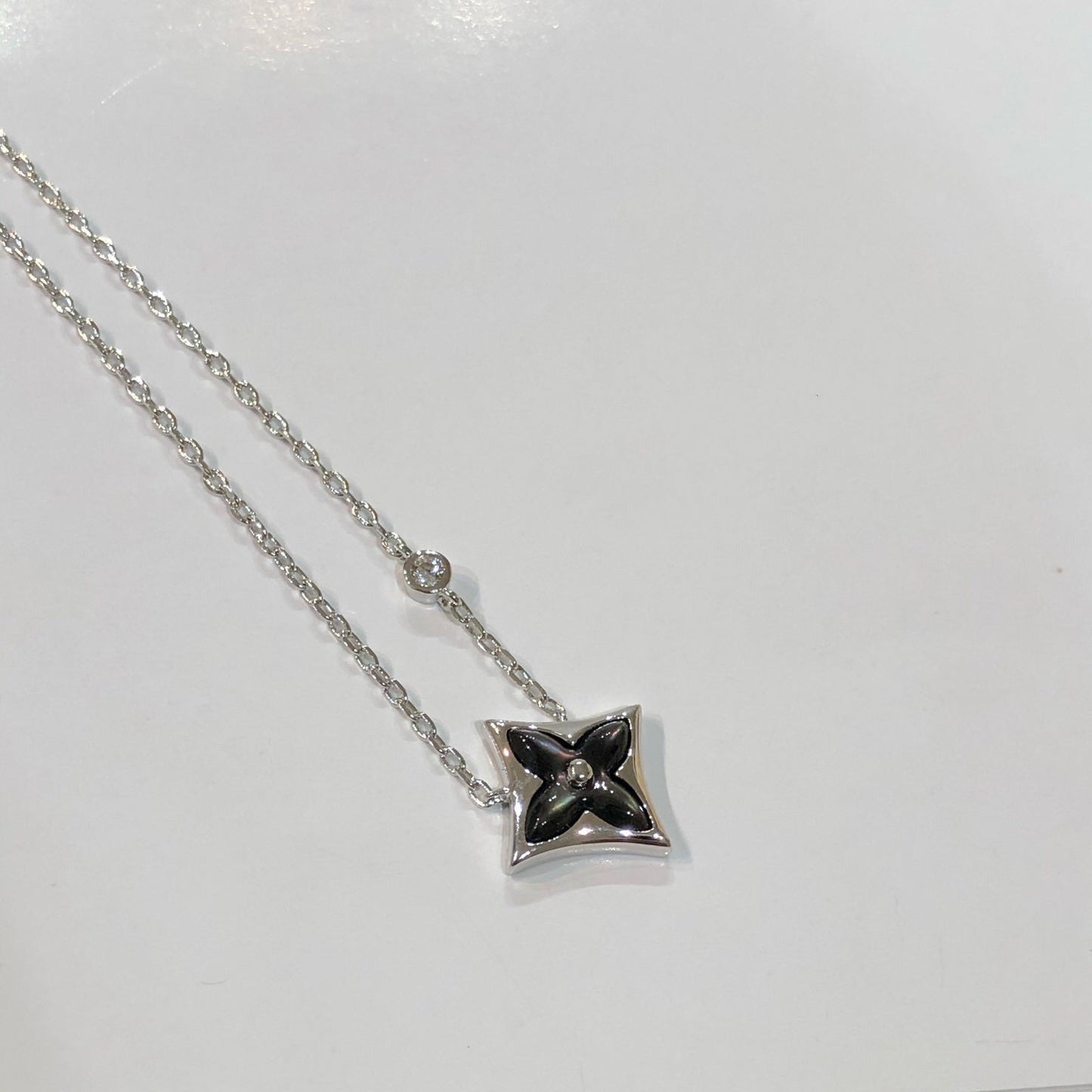 [Lucky Star]STAR BLACK MOP NECKLACE
