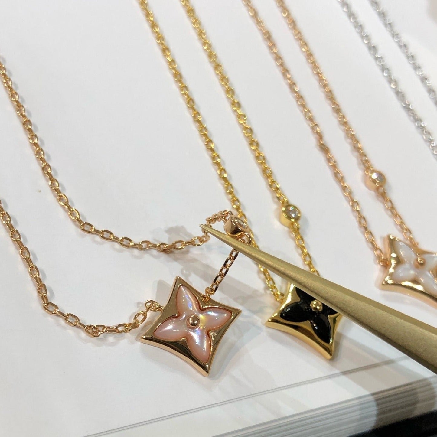 [Lucky Star]STAR BLACK MOP NECKLACE