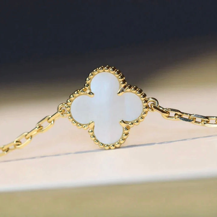 [Lucky Star]CLOVER 20 MOTIFS WHITE MOP NECKLACE