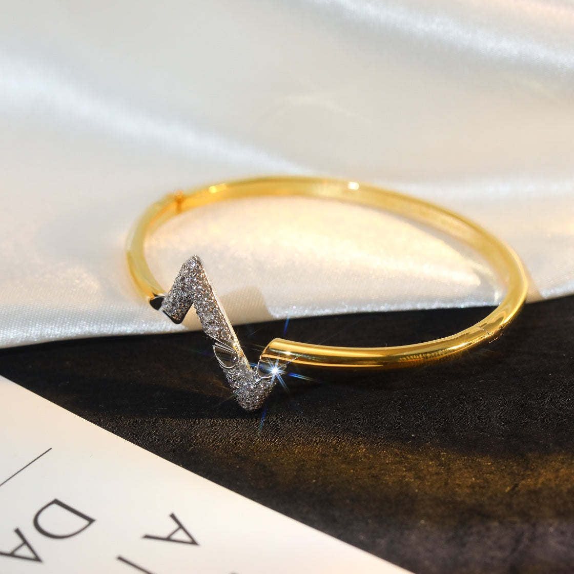 [Lucky Star]VOLTE UPSITE DOWN GOLD DIAMOND BRACELET