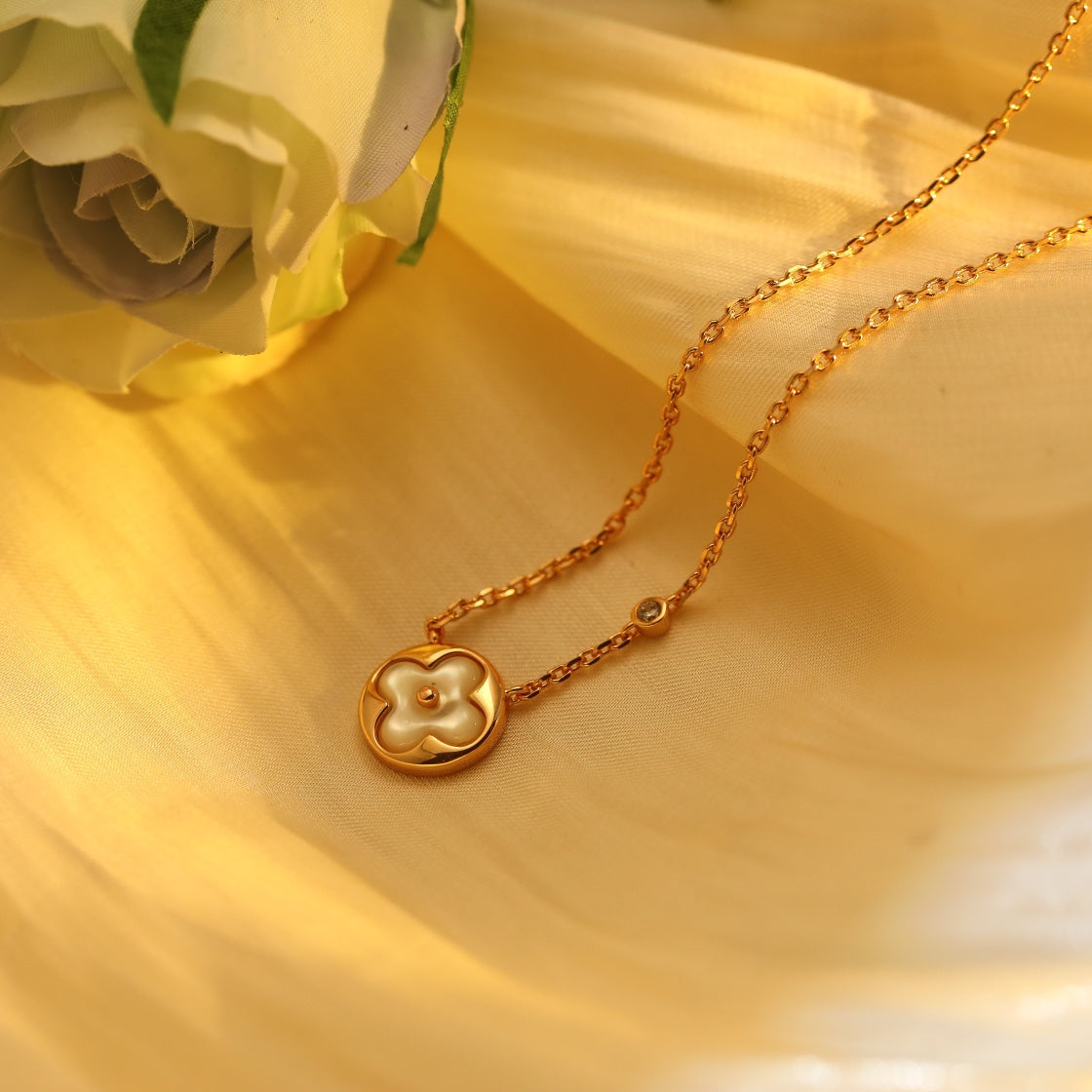 [Lucky Star]SUN PEDANT PINK GOLD 1 DIAMOND NECKLACE