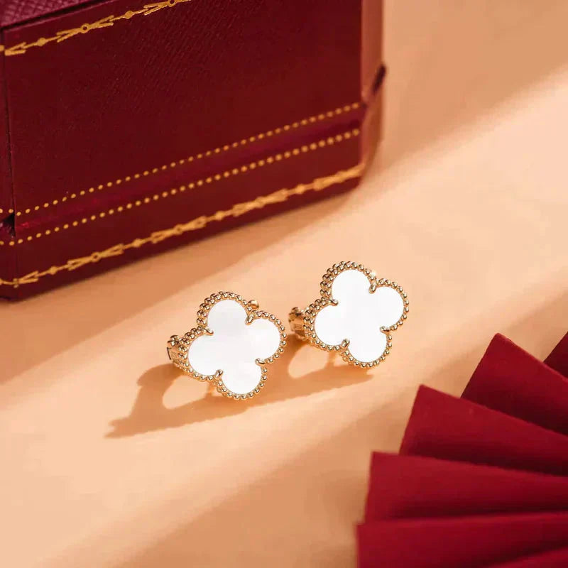 [Lucky Star]CLOVER MEDIUM 1 MOTIFS  WHITE MOP STUD EARRINGS